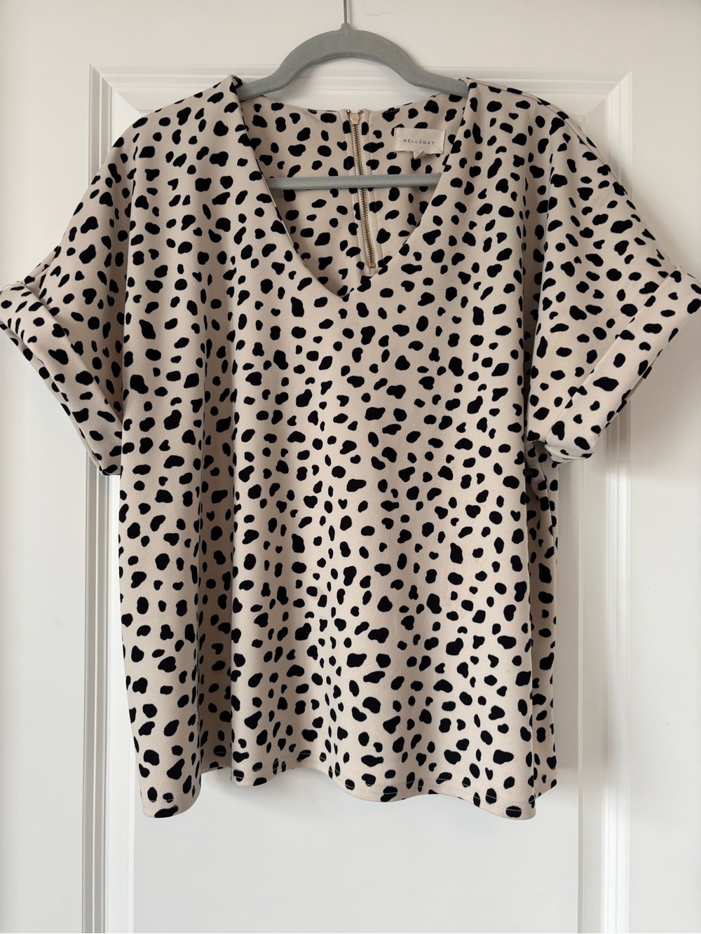 MELLODAY Cream V-Neck Short Sleeve Top with Black Spot Print